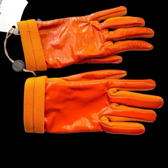 NWT MIU MIU patent leather and fleece gloves - Picture 5 of 11